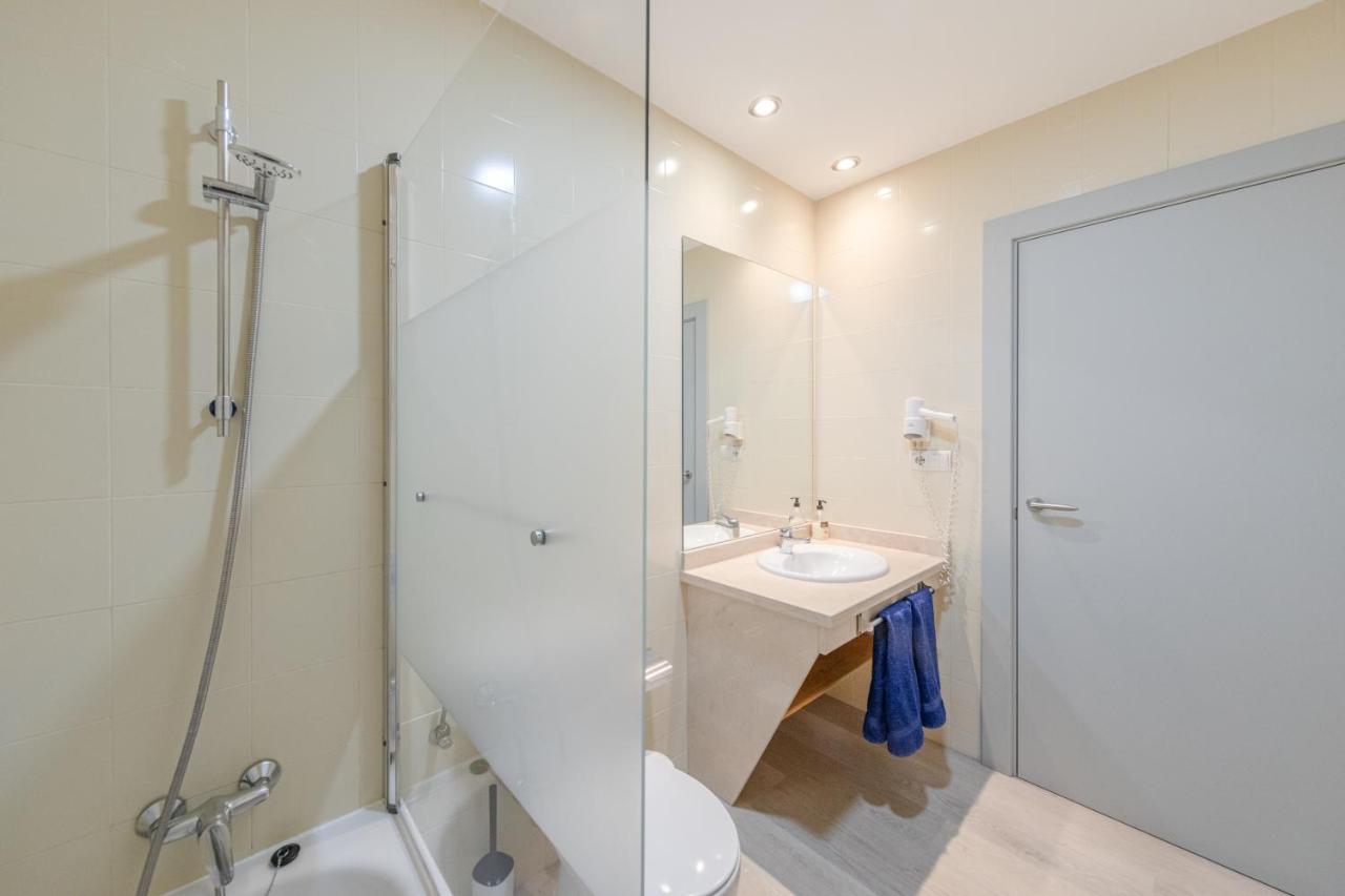 Apartment With Free Parking And Pool بورموخوس المظهر الخارجي الصورة
